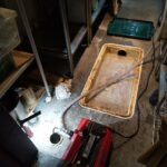 施工中：排水管、グリストラップ高圧洗浄作業
