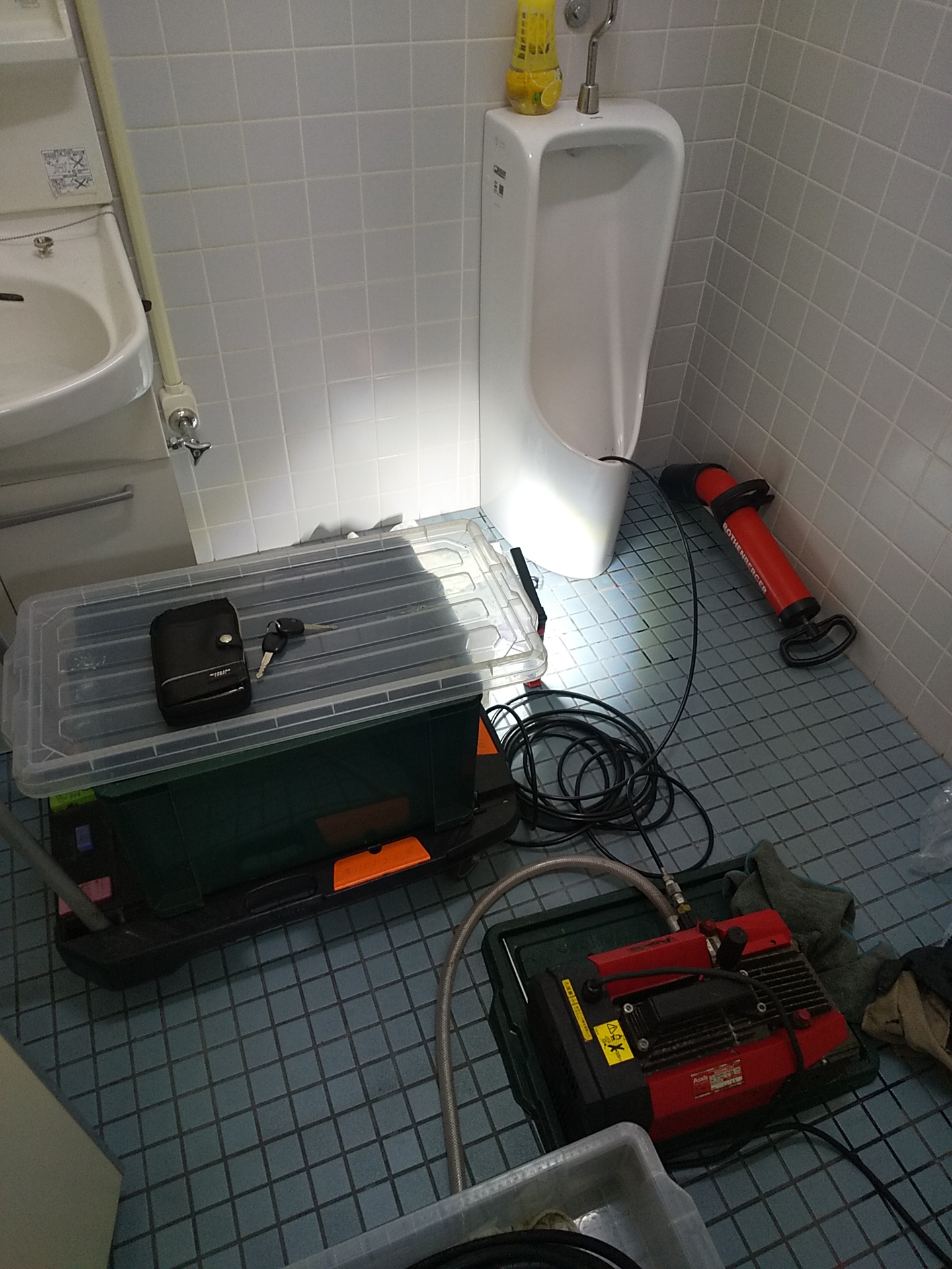 小便器詰まり除去｜施工事例（埼玉県）