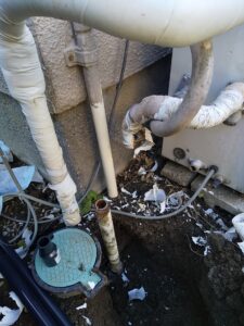 さいたま市見沼区で水漏れしていた屋外給湯管と劣化した保温材