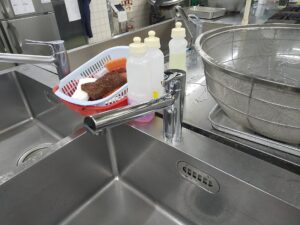 さいたま市見沼区でTOTO TKS05301Jへ交換した厨房水栓