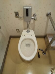 さいたま市西区で既存の暖房便座を取り外したトイレ