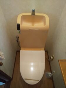 さいたま市中央区で水漏れと水流不良があった交換前のTOTO製トイレ