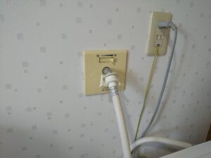 さいたま市岩槻区でハンドルが固着していた交換前の三栄製埋込型洗濯機専用水栓