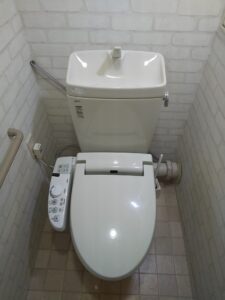 さいたま市見沼区で水が止まらない症状があった交換前のINAX製トイレ