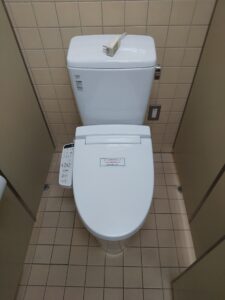 上尾市井戸木で洗浄機能が作動しなかった交換前のINAX製シャワートイレ