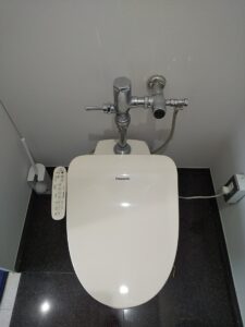 中央区築地で水が止まらない症状があったTOTO製大便器フラッシュバルブ
