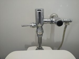 中央区築地でTOTO THYD9とTHY328Rへ部品交換したフラッシュバルブ