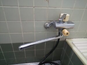 さいたま市北区で水漏れしていた交換前のTOTO製浴室水栓