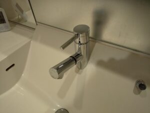 板橋区前野町で水漏れしていた交換前のPanasonic製洗面水栓