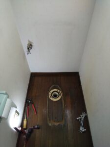 杉並区今川で既存トイレを撤去した施工中の様子
