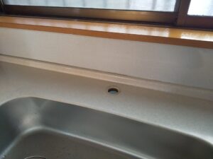 さいたま市岩槻区で既存の台所水栓を取り外したシンクの取付穴
