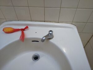 さいたま市浦和区でレバーハンドルが破損していた交換前のTOTO製手洗い水栓