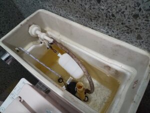 千代田区外神田で水が止まらない症状があったTOTO製トイレタンク内部