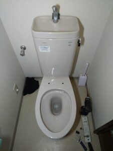 さいたま市見沼区で既存ウォシュレットを取り外した便器まわり