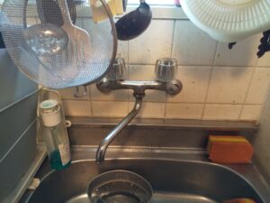 さいたま市桜区で水漏れしていた交換前の台所水栓