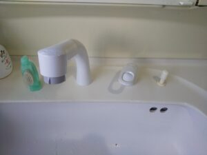 TOTO TLS05301Jを設置した洗面水栓交換後の写真