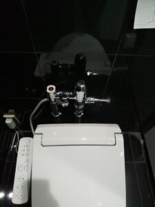 LIXIL CF-50V,HTを設置した大便器フラッシュバルブ交換後の写真