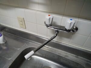 同型機種のTOTO TKJ20BAUへ交換したキッチン水栓の施工後写真