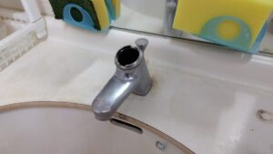 TOTO洗面水栓のレバーハンドル部品交換前の様子