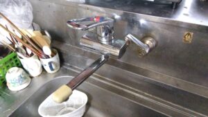 さいたま市見沼区で交換前の水漏れが発生した台所水栓