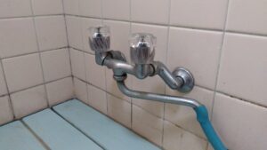 さいたま市見沼区で交換前の浴槽側水栓