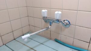 浴槽側に設置したTOTO TKJ20BAUの浴室水栓交換後写真
