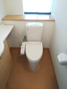 LIXIL BC-F20H-NC・DT-F250HJ-NCを設置したトイレ交換後の写真