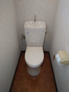 TOTO CS232BM・SH233BA・TC291を設置した普通便座付きトイレの施工後写真