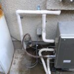 さいたま市見沼区の給湯管交換工事で外部配管を保温材で仕上げた施工後