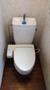 足立区弘道のトイレ交換前のTOTO製トイレ
