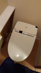中央区日本橋小舟町の部品交換前のTOTO一体形トイレ