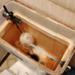 さいたま市南区のトイレタンク内部品交換前
