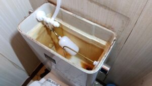 TOTOトイレタンク内部品を交換後の様子