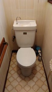 さいたま市南区で便座とタンク内部品を交換後のトイレ