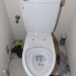 新宿区新宿で既存ウォシュレットを取り外した後の便器