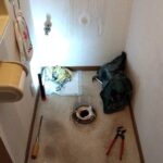さいたま市岩槻区で既存トイレを撤去した後の床と排水部分
