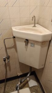 さいたま市岩槻区で内部部品交換を行ったTOTO製手洗い付きトイレタンク