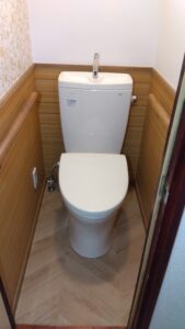 比企郡吉見町で水漏れが発生していた交換前のTOTO製手洗い付きトイレ