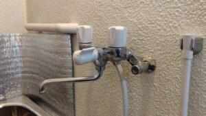 練馬区光が丘で水漏れにより交換する前のTOTO TMS20C浴室水栓