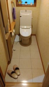 さいたま市大宮区の施設内3か所目で経年劣化により交換する前のトイレ
