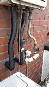 川口市川口でTOTO TW11Rを設置し洗濯機給水ホースを接続した完成状態