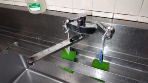 さいたま市見沼区で交換したTOTO壁付台所水栓TKS05311J
