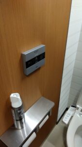 千代田区二番町のトイレ個室内に新設したLIXILサウンドデコレーターKS-623