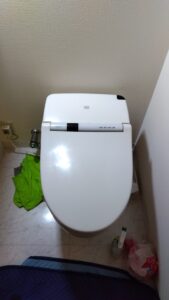 目黒区中目黒で水漏れ修理を行ったTOTO製一体形トイレ