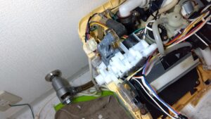 TOTOのバルブユニットTCH785Nを取り付けた交換後の状態