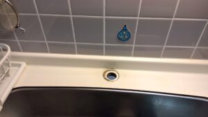 古い台所水栓を取り外した天板の取り付け穴