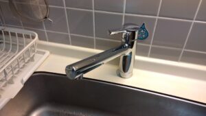 TOTOの台付シングル混合水栓TKS05301Jへ交換した状態