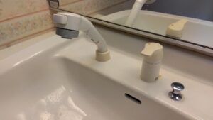 所沢市緑町で水漏れにより交換するTOTO製洗面水栓