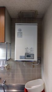 イトミックEWR20BNN215C0を取り付けた壁掛型電気温水器の交換後の様子