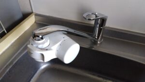 KVK KM5011Tへの交換後にお客様所有の浄水器を取り付けた台所水栓